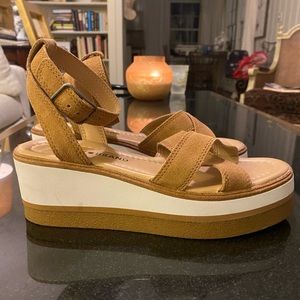 Lucky Brand Platform Sandals. Size 6.